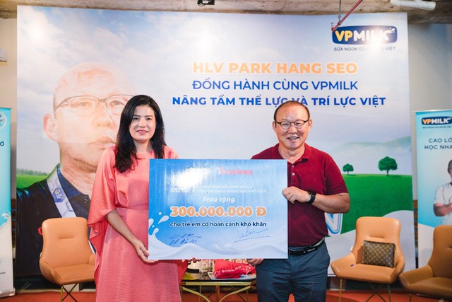 HLV Park Hang Seo cùng VPMilk khởi động dự án 'Nâng cao tầm vóc Việt' cho trẻ em suy dinh dưỡng image