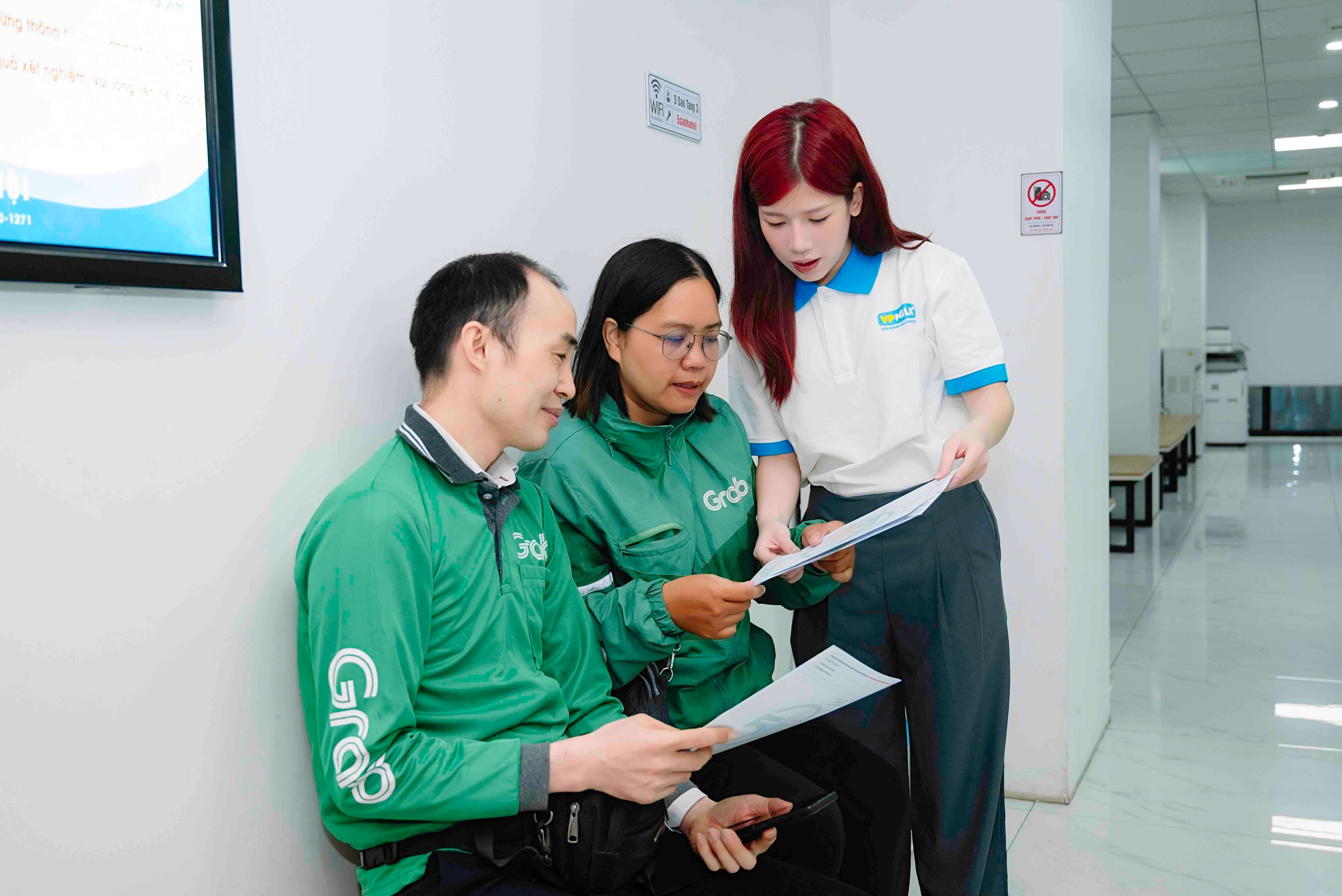 VPMILK – HƠN 70 ĐIỀU ƯỚC ĐƯỢC THỰC HIỆN, HƠN 16.000 HỘP SỮA ĐƯỢC TRAO TẶNG: HÀNH TRÌNH LAN TỎA YÊU THƯƠNG CÙNG CÁC BÁC TÀI image