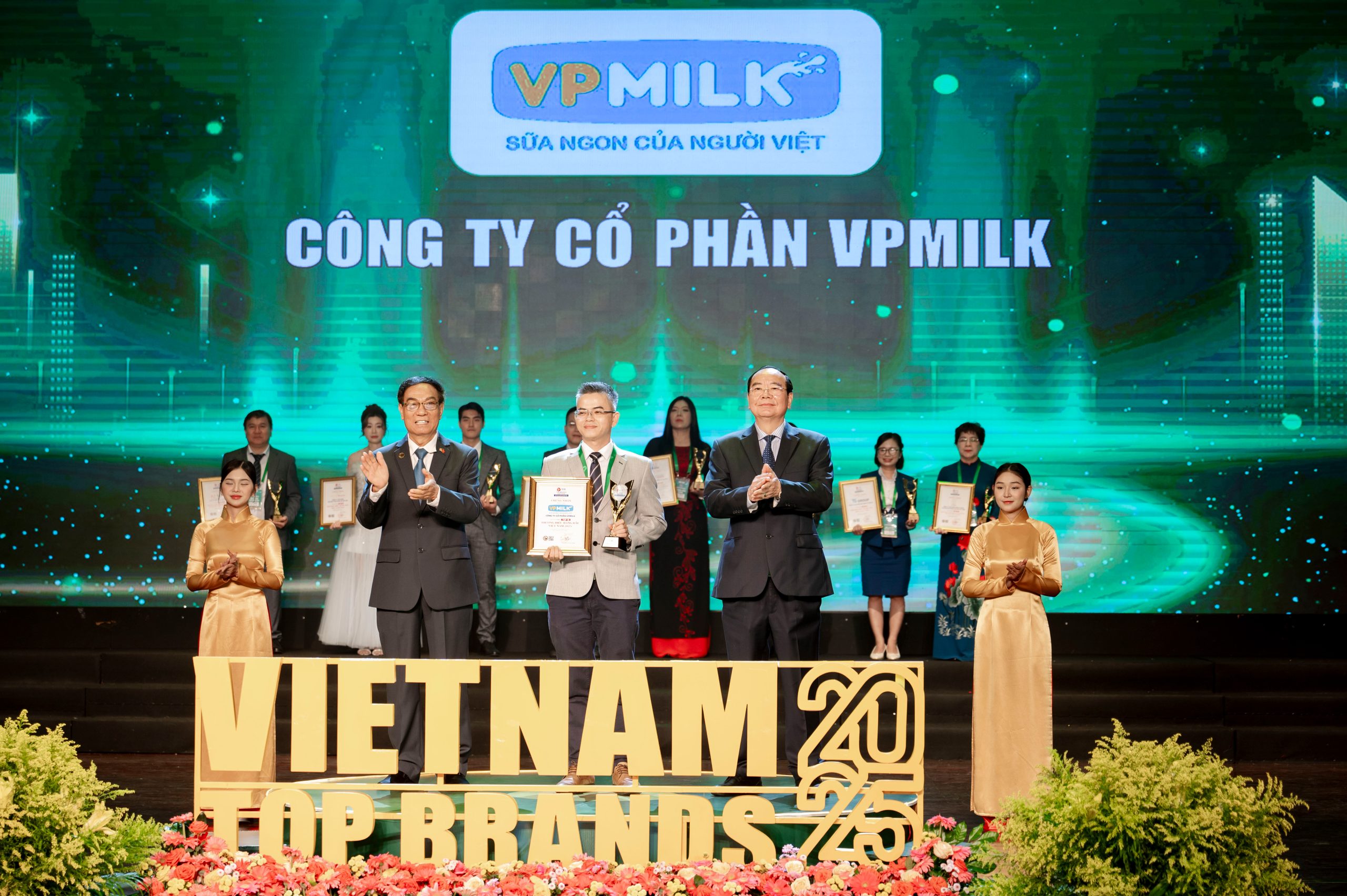 CÔNG TY CỔ PHẦN VPMILK ĐƯỢC VINH DANH TRONG TOP 10 THƯƠNG HIỆU HÀNG ĐẦU VIỆT NAM 2025 image